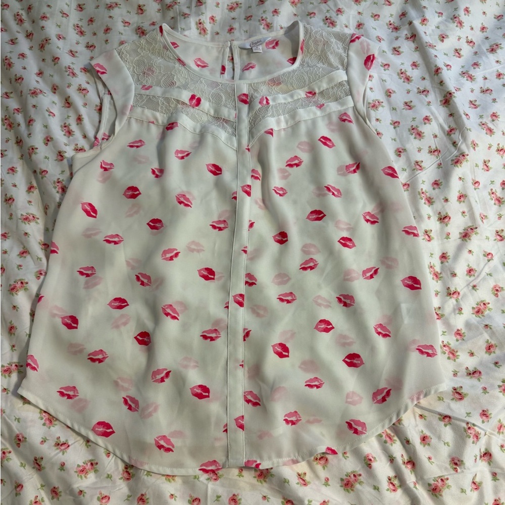 Candie's White Top with Pink Lip Design